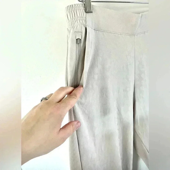 Athleta Brooklyn Textured Animal Print Joggers Size 14 - Picture 4 of 15